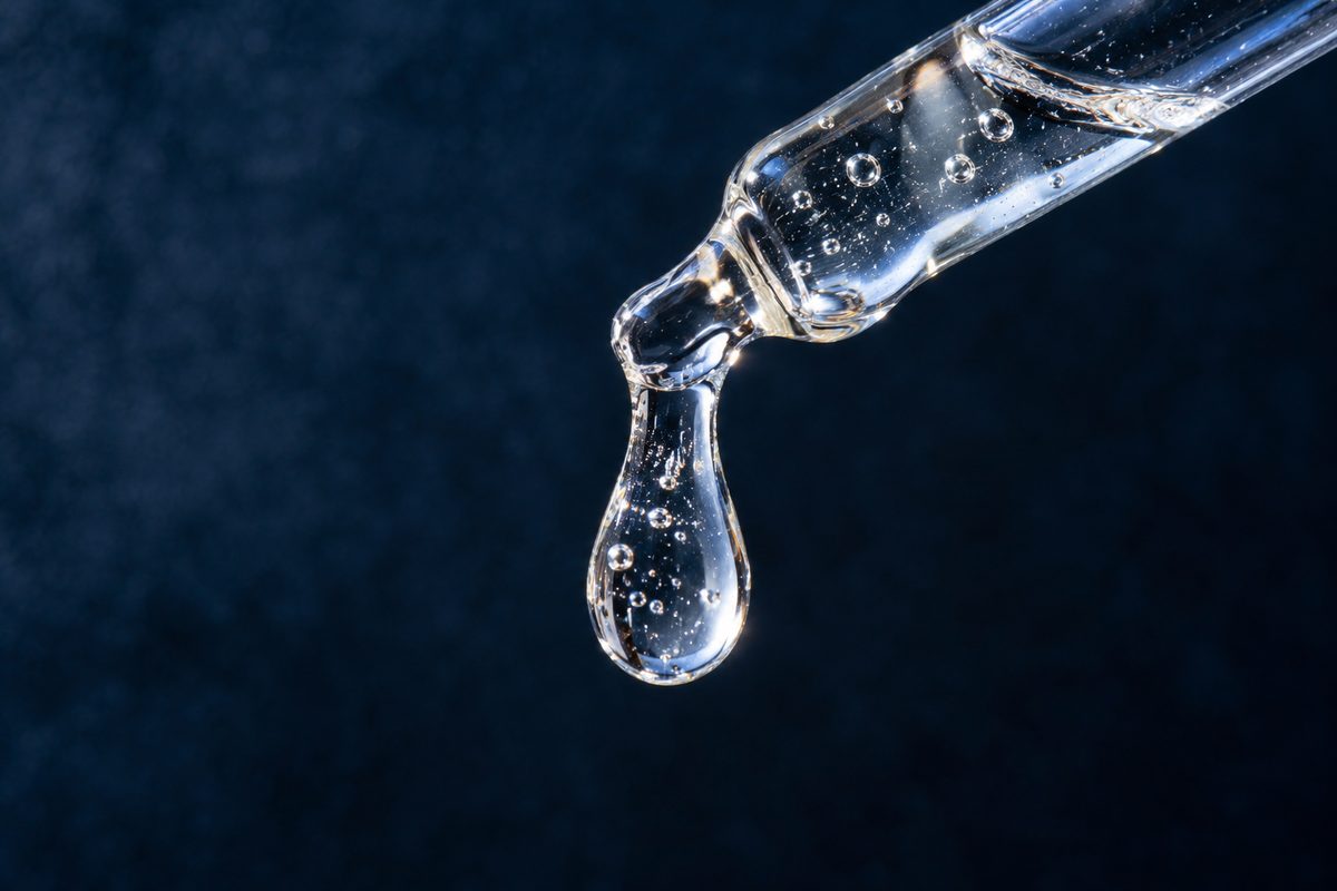 Multi-molecular hyaluronic acid 2% moisture hydrating serum suspended on pipette tip